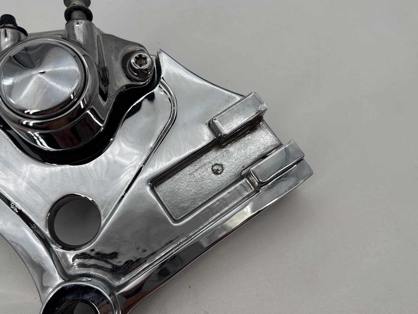 1999 - 2006 Harley-Davidson Dyna Wide Glide Rear Back Brake Caliper w/ Bracket 44050-87