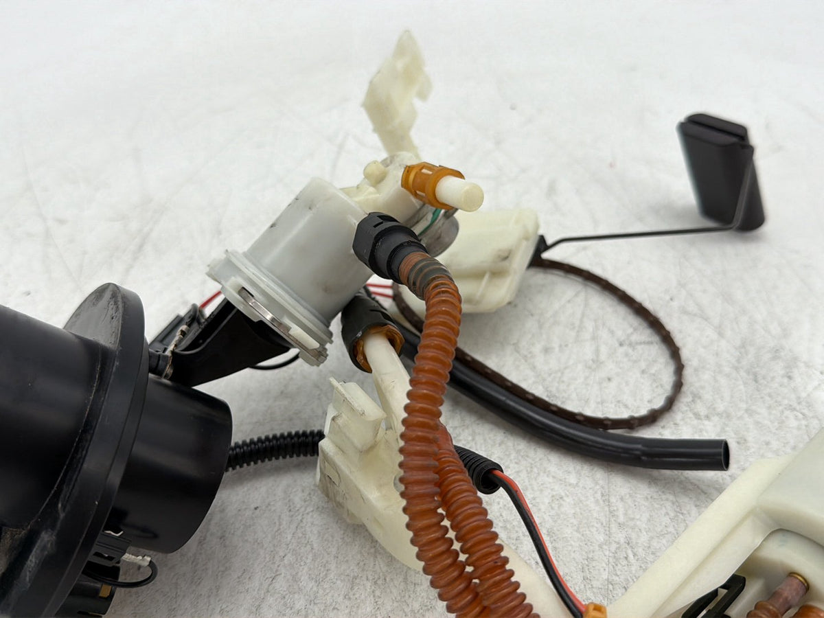 09 Harley Electra Glide Touring Ultra OEM Fuel Pump Gas Gasoline Petrol Sending