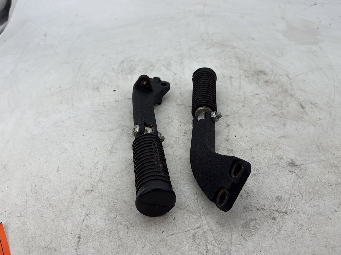 2012 Harley Dyna FXDF Fat Bob OEM Passenger Left & Right Foot Pegs