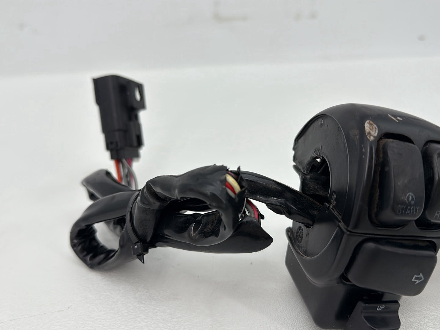 2007 - 2011 Harley-Davidson Touring Street Glide Right Engine Start Kill Switches Controls 71564-96