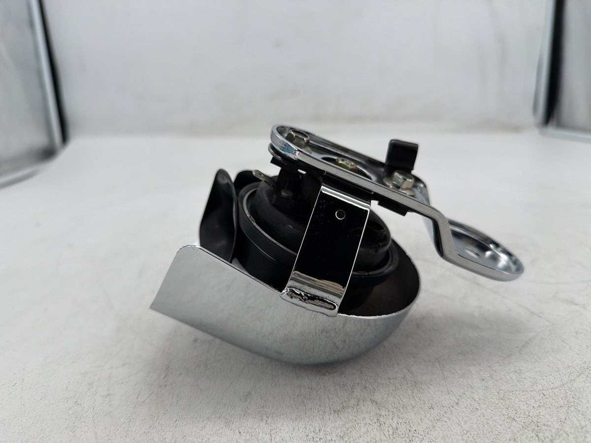 2006 Harley Street Glide Touring FLHX OEM Horn Signal Klaxon Chrome Cover