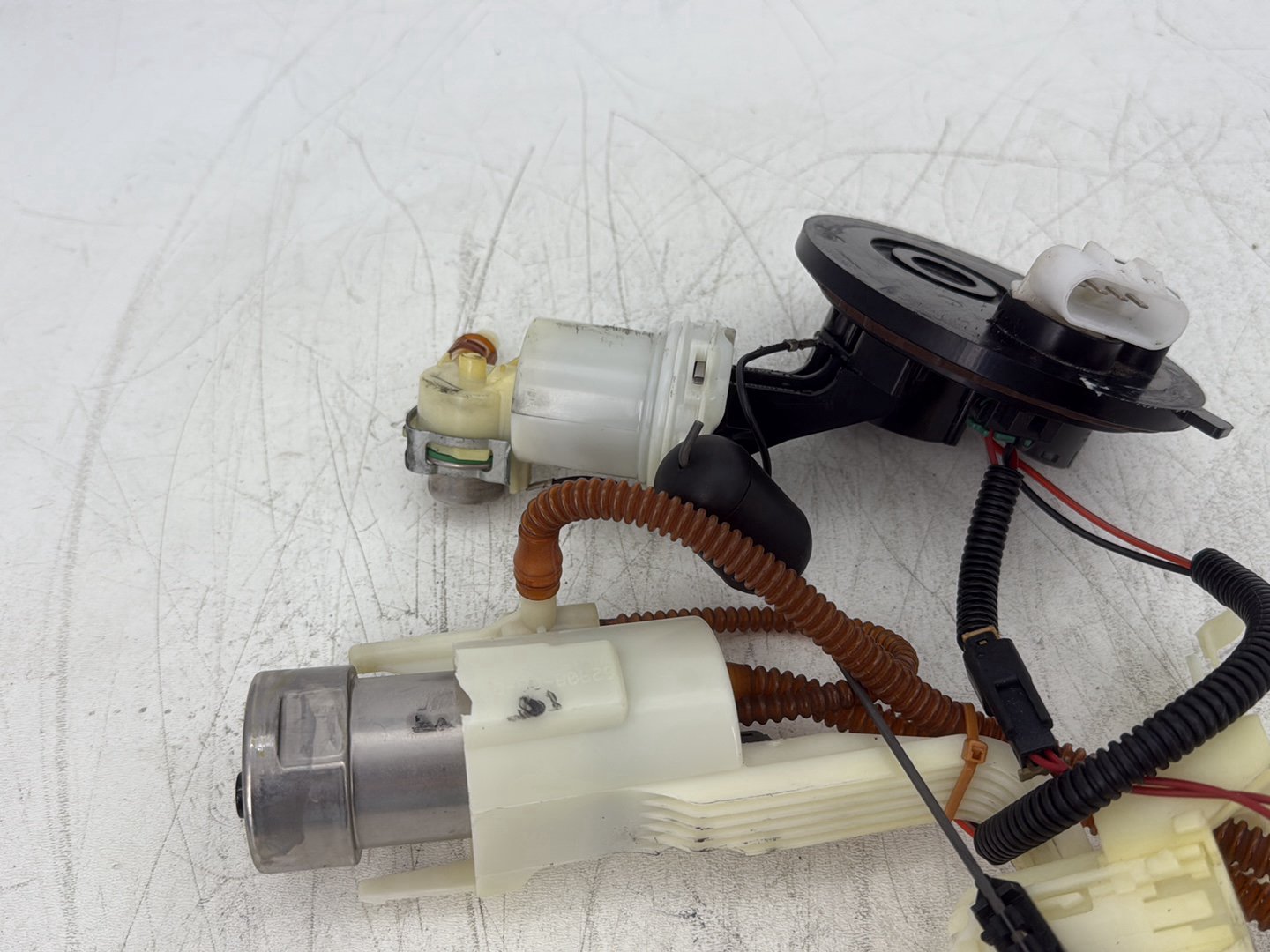 2016 Harley Road King Touring FLHR OEM Gas Gasoline Fuel Petrol Pump Sending