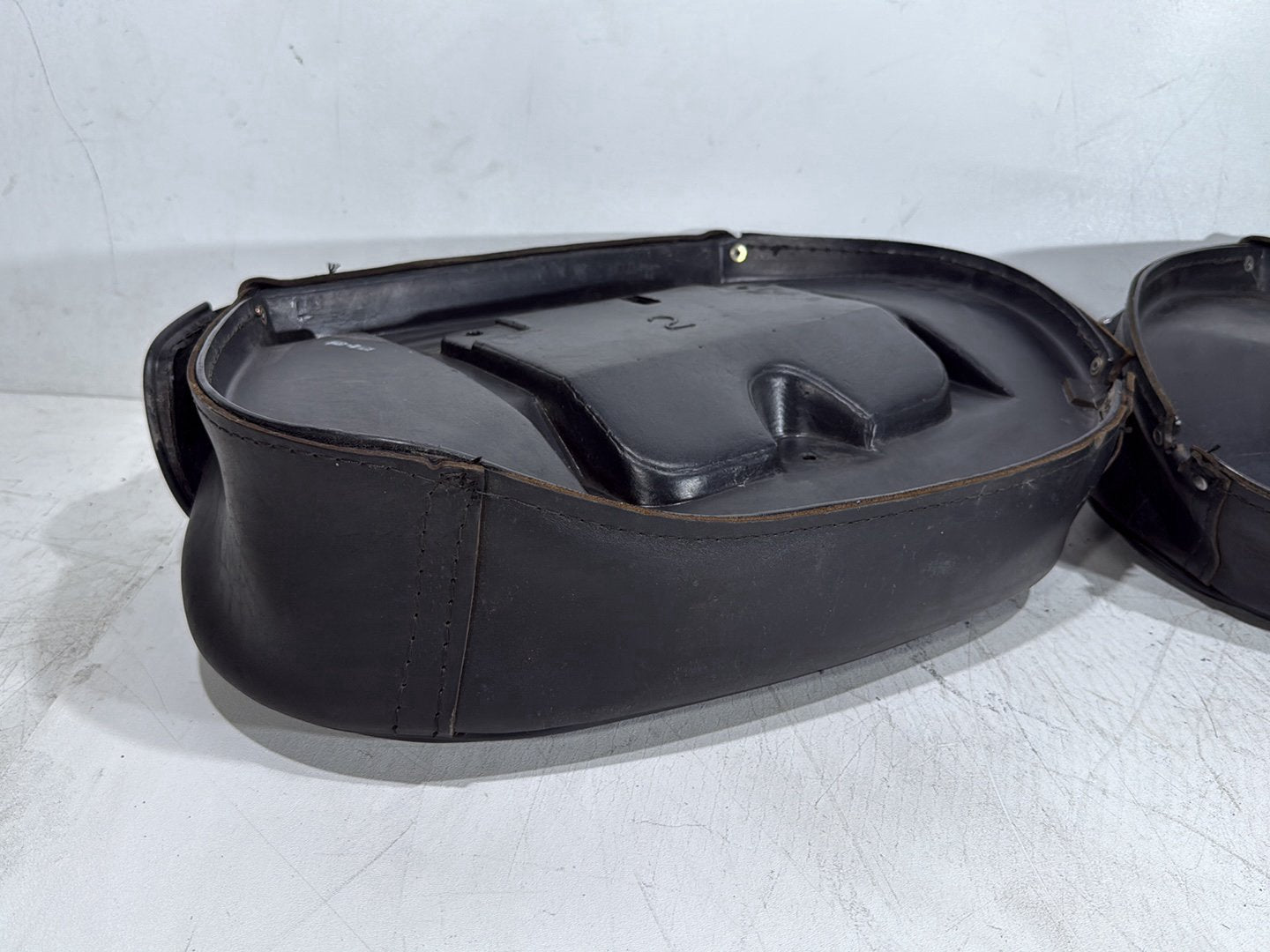 1991 Harley Heritage Softail Classic FLSTC OEM Rear Left Right Saddlebags Luggage Leather