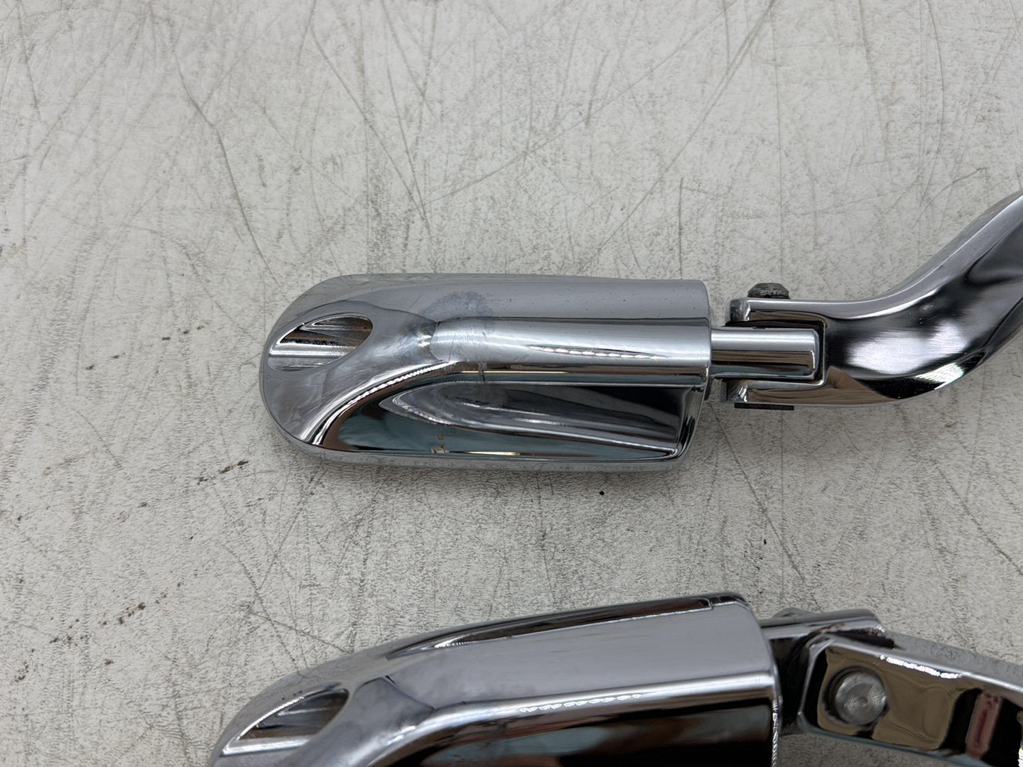 2004 Harley Road King Touring Custom FLHRSI OEM Passenger Left & Right Foot Pegs