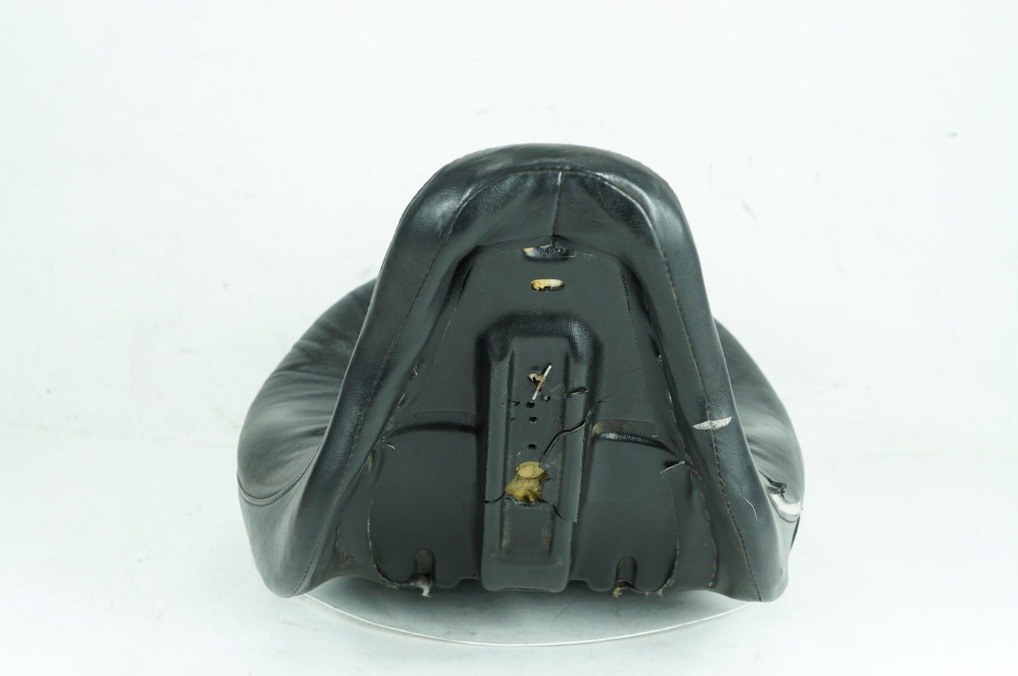 1999 - 2006 Harley-Davidson Touring Road King Classic Passenger Rider Driver Seat Saddle 	51704-05