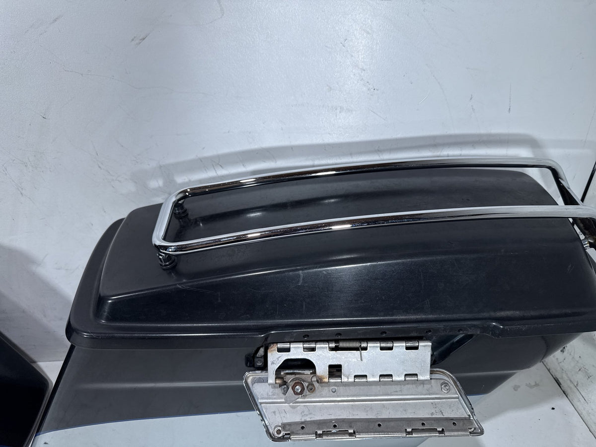 2012 Harley Electra Glide Touring Ultra OEM Left Right Saddlebags Luggage NOKey