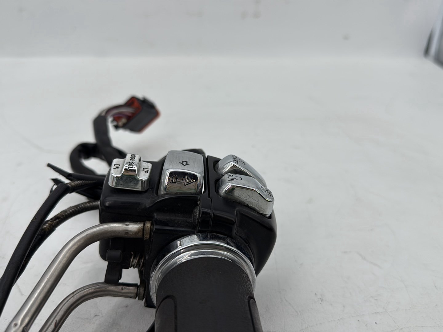 2007 - 2012 Harley-Davidson Touring Electra Glide Ultra Right Engine Start Kill Switches Controls 	71684-06