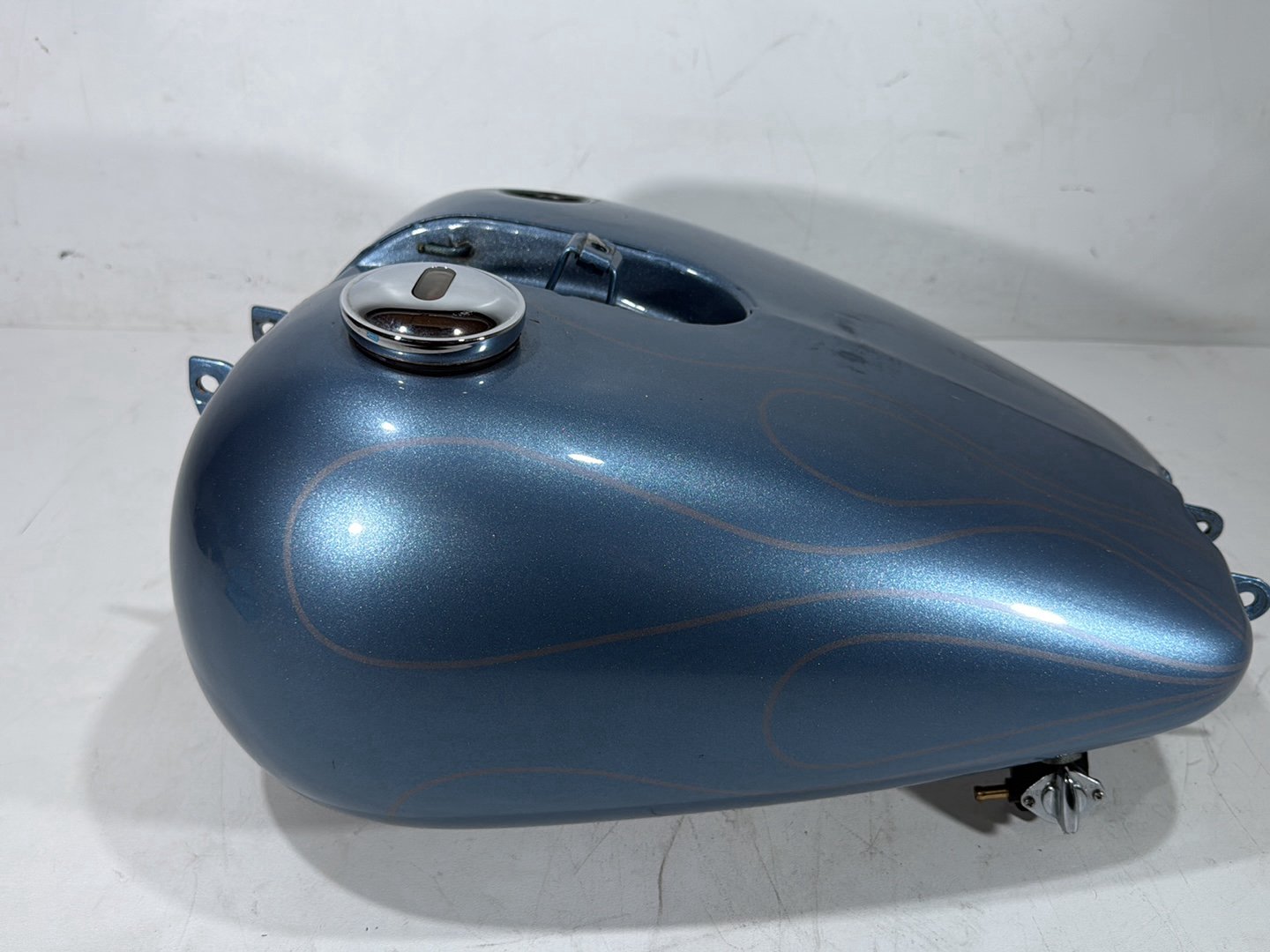 2000 Harley Dyna FXDWG Wide Glide OEM Fuel Gas Tank Gasoline Reservoir