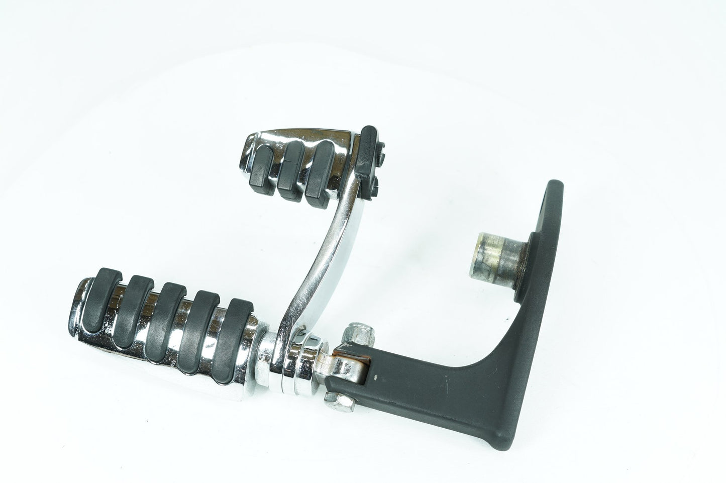 1999 - 2006 Harley-Davidson Dyna Wide Glide Right Driver Foot Controls Peg Rest 42481-92
