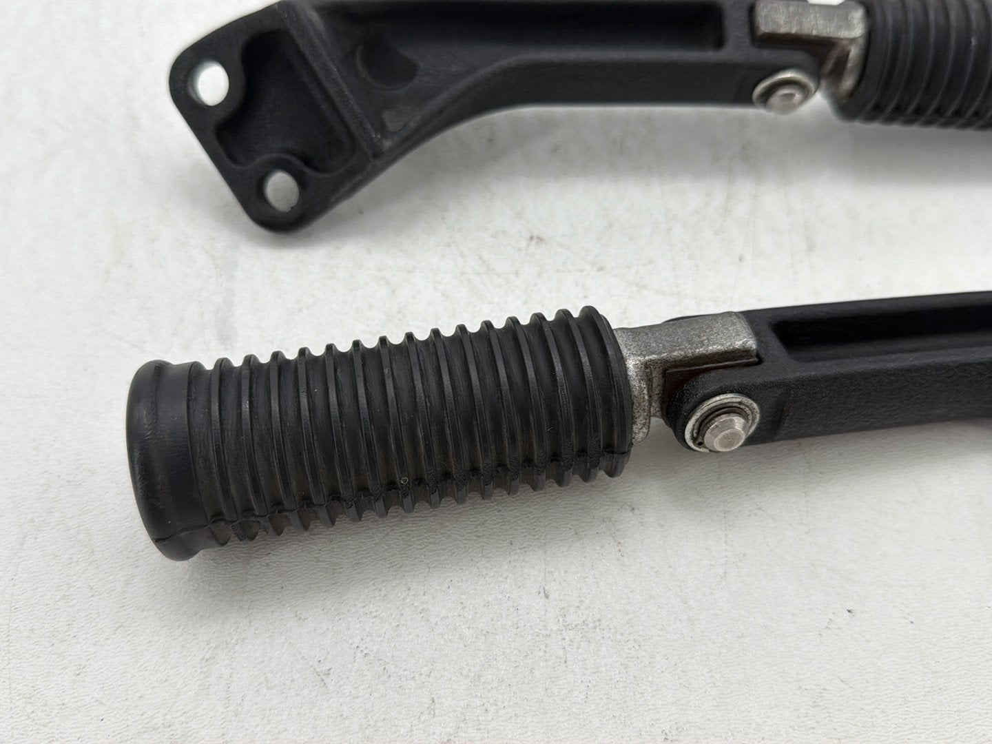 2009 Harley Dyna Street Bob FXDB OEM Passenger Left & Right Foot Pegs