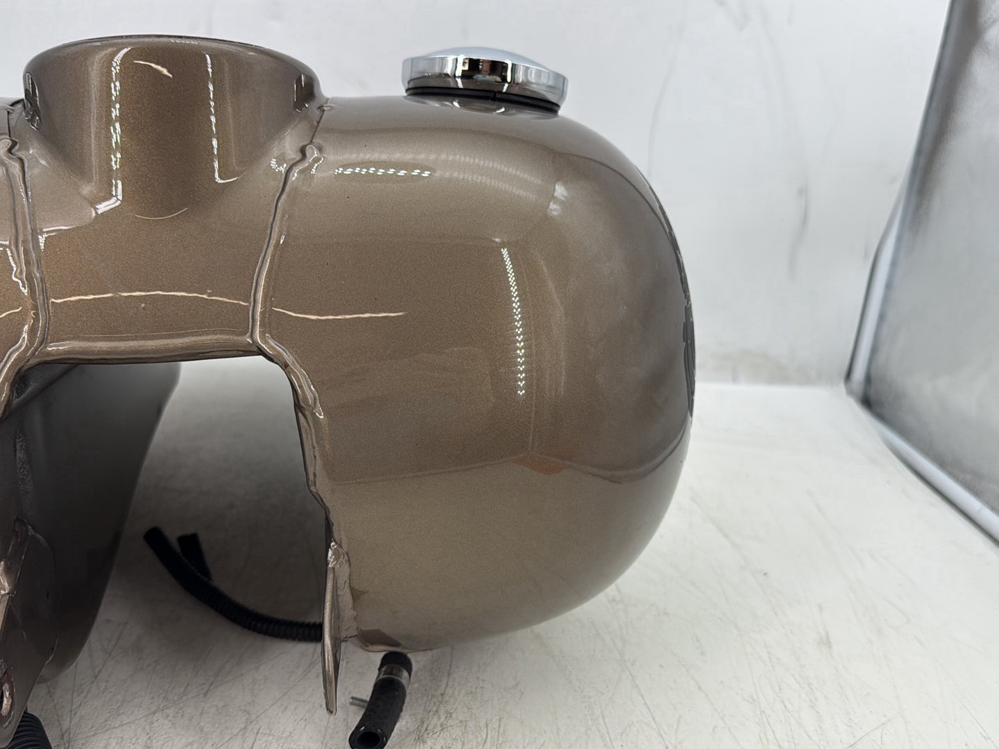 2004 Harley Road King Touring Custom FLHRSI OEM Fuel Gas Tank Gasoline Reservoir