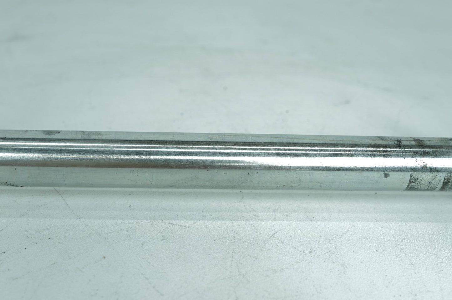 2012 - 2016 Harley-Davidson Touring Electra Glide Ultra Rear Wheel Axle Bolt Shaft  41056-09