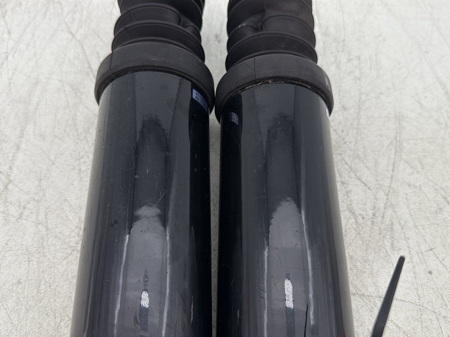 2011 Harley Street Glide Touring FLHX OEM Rear Left Right Shock Absorbers
