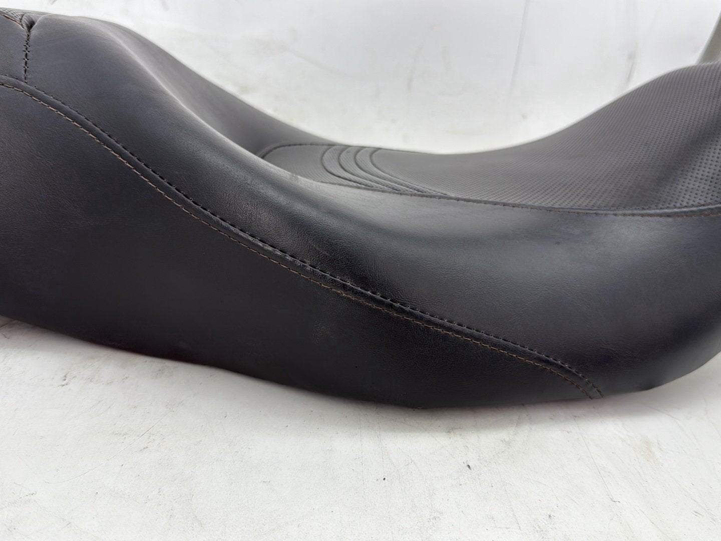 2007 Harley Street Glide Touring FLHX OEM Passenger Rider Driver Seat Saddle