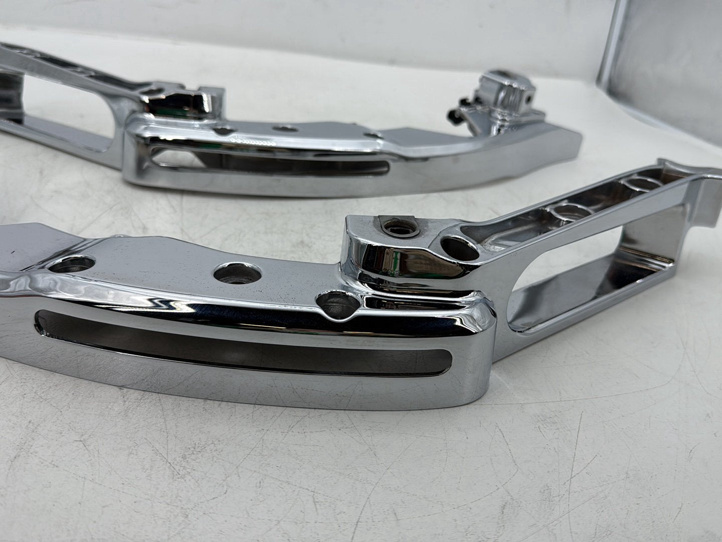 2014 Harley Street Glide Touring FLHXS OEM Left Right Saddlebag Fender Struts Brackets