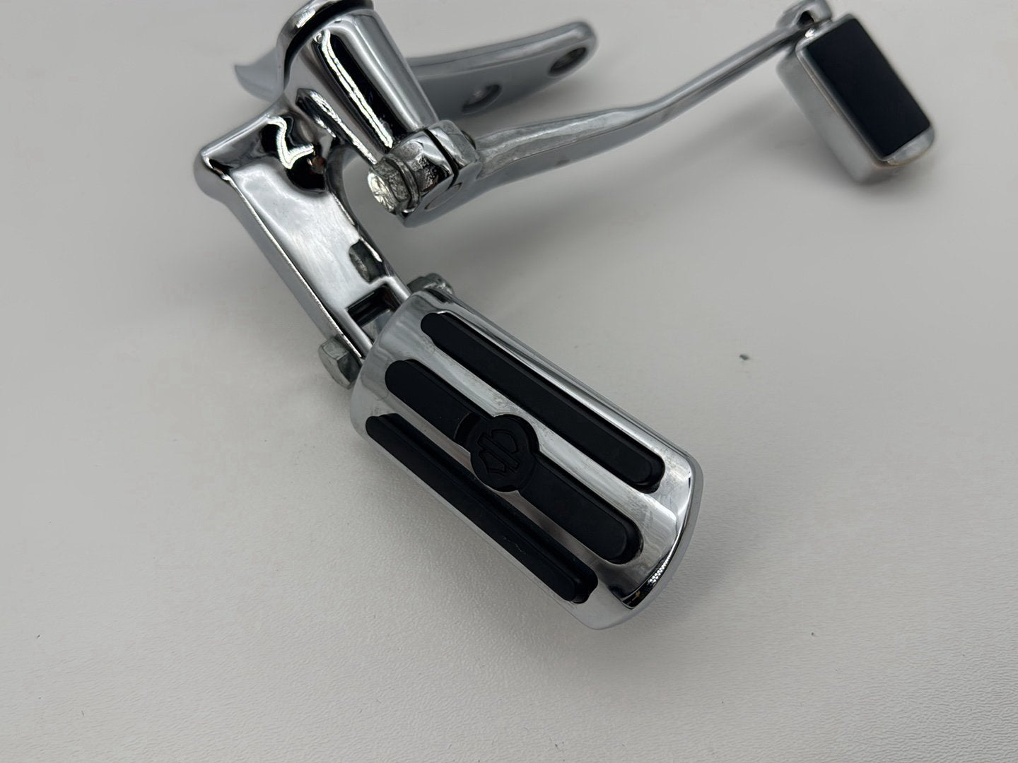 1999 - 2006 Harley-Davidson Dyna Wide Glide Left Driver Foot Controls Peg Rest  	33693-93