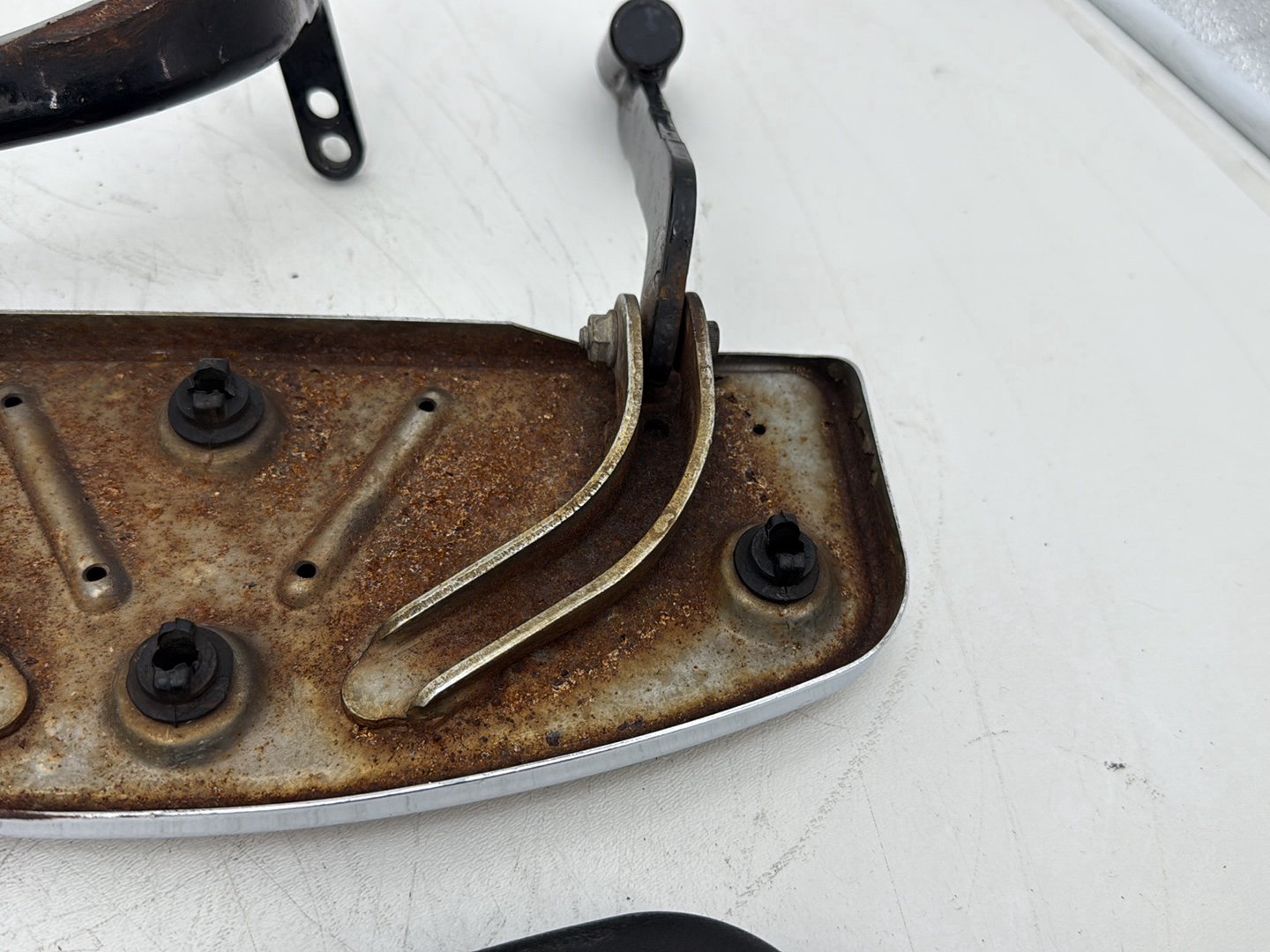 2007 Harley Touring FLHTCU Electra Glide Ultra OEM Left Right Driver & Pass Floorboard Foot Rest