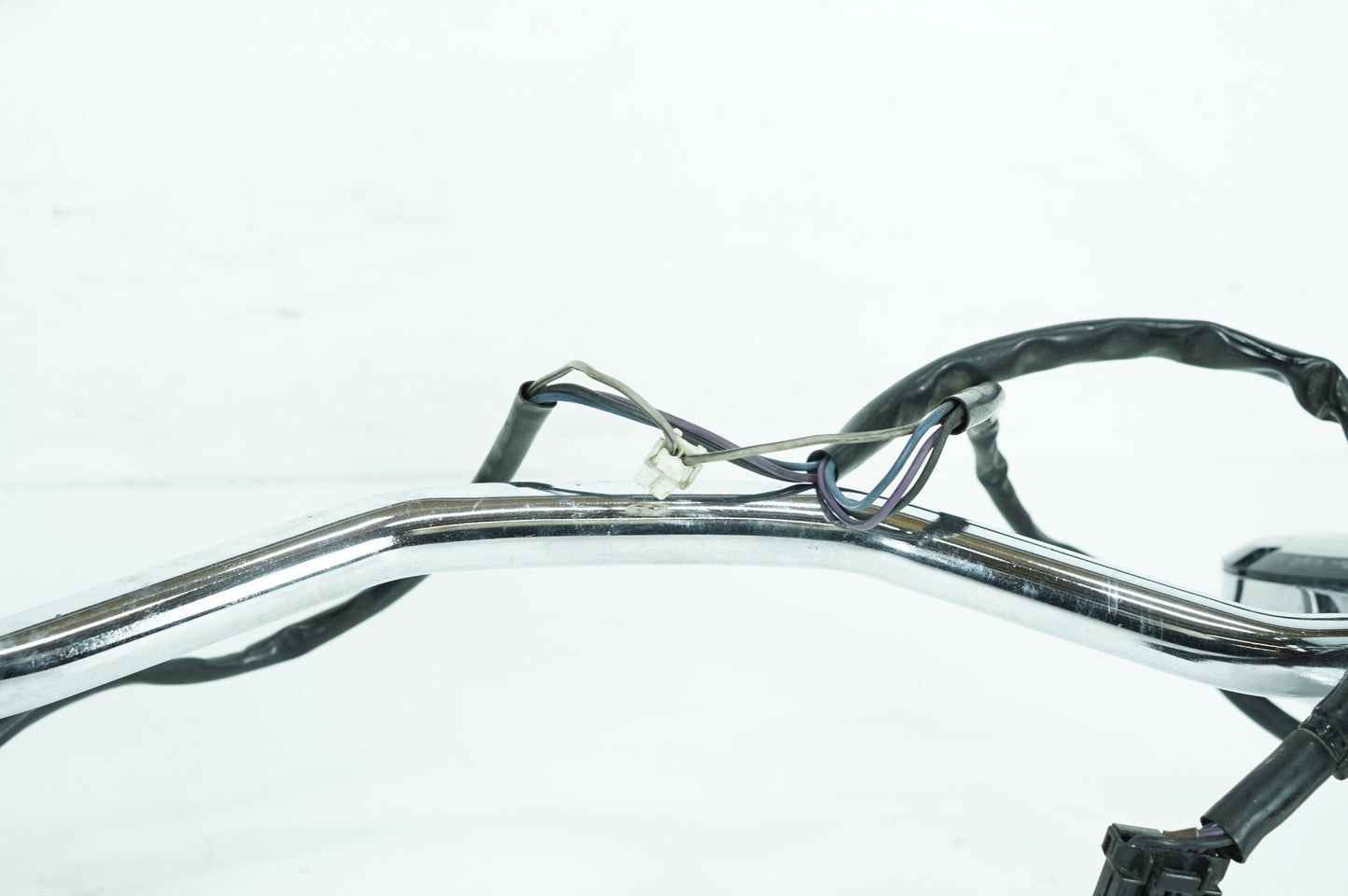 1999 - 2006 Harley-Davidson Touring Road King Front Turn Signal Indicators Aux Light Bar 68712-94A