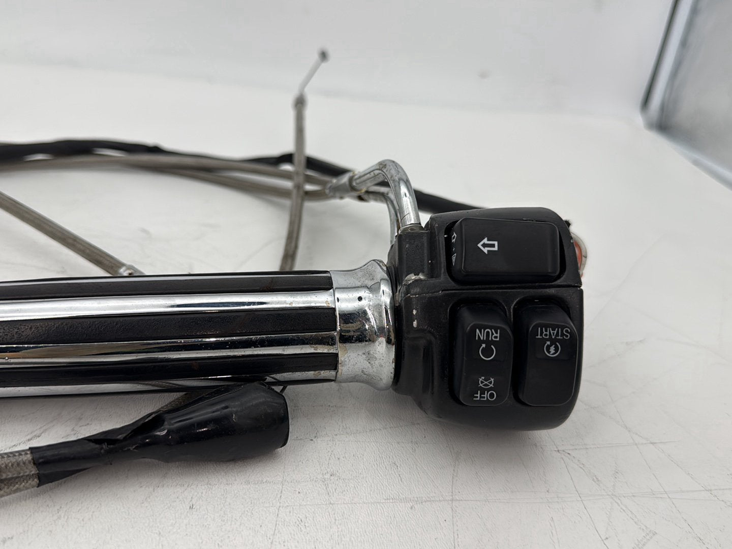 06 Harley Touring FLHRI Road King OEM Right Engine Start Kill Switches Controls