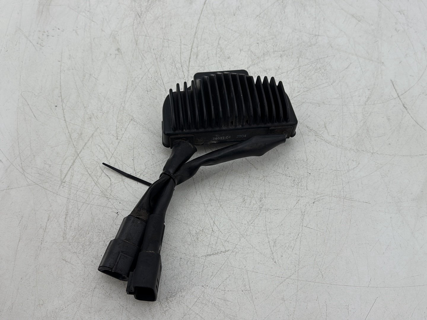 2005 Harley Dyna FXDWG Wide Glide OEM Voltage Regulator Rectifier