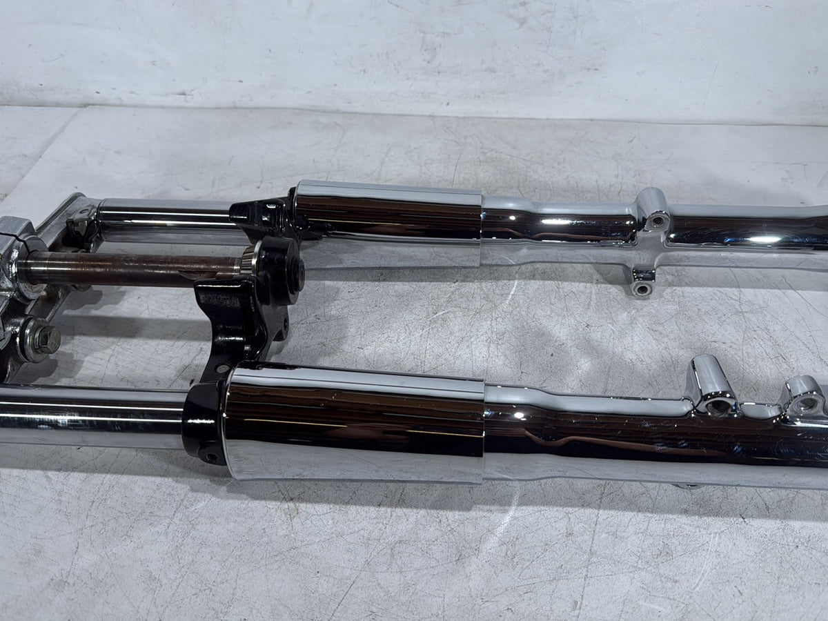 2005 Harley Softail Fat Boy OEM Front Triple Tree Set & LH RH Fork Legs Sliders