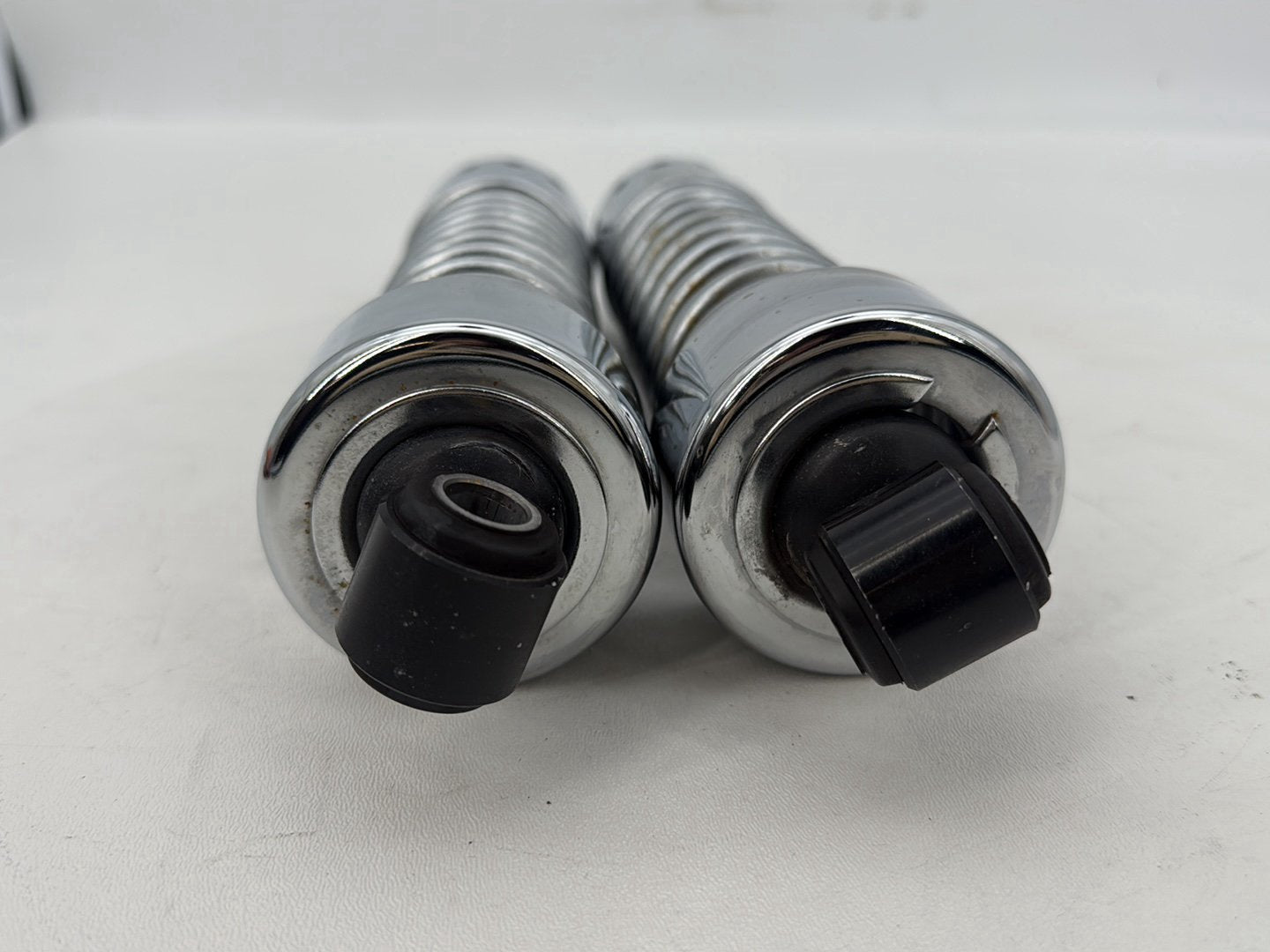 2007 - 2017 Harley-Davidson Dyna Wide Glide Rear Left Right Shock Absorbers 54615-01