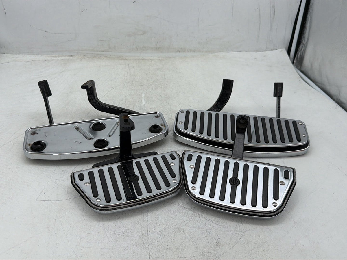 2006 Harley Electra Glide Touring Ultra FLHTCUI OEM Left Right Driver & Pass Floorboard Foot Rest