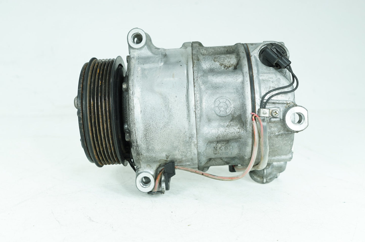 2013 - 2015 Jaguar XF  Air Conditioning Compressor Bracket