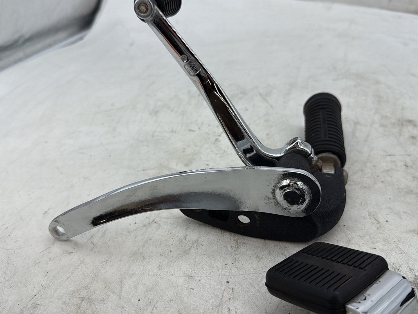 2012 Harley Dyna FXDF Fat Bob OEM Left Right Foot Brake Control Pegs