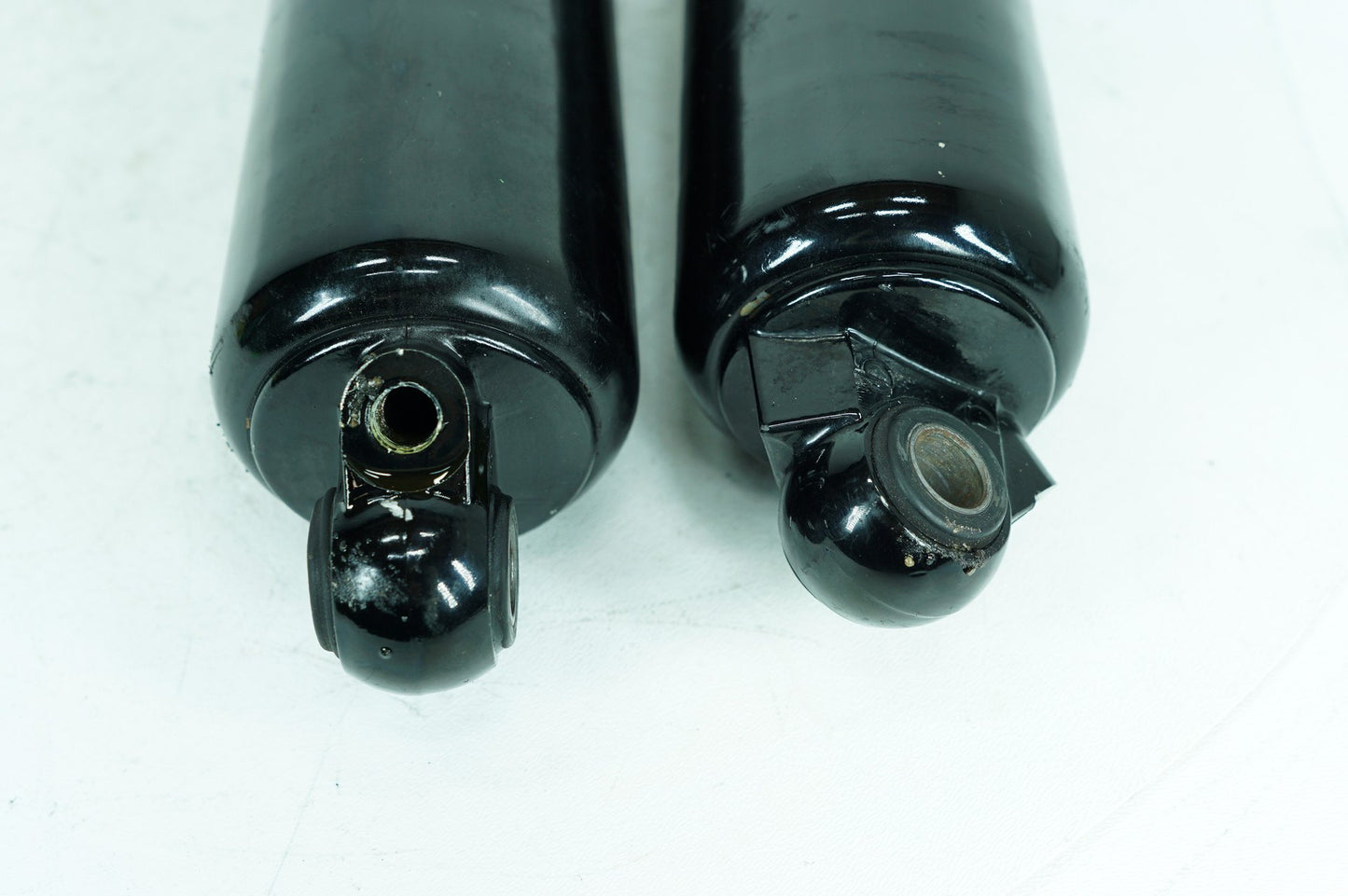 1984 - 1998 Harley-Davidson Touring Road Glide Rear Left Right Shock Absorbers 54565-97C
