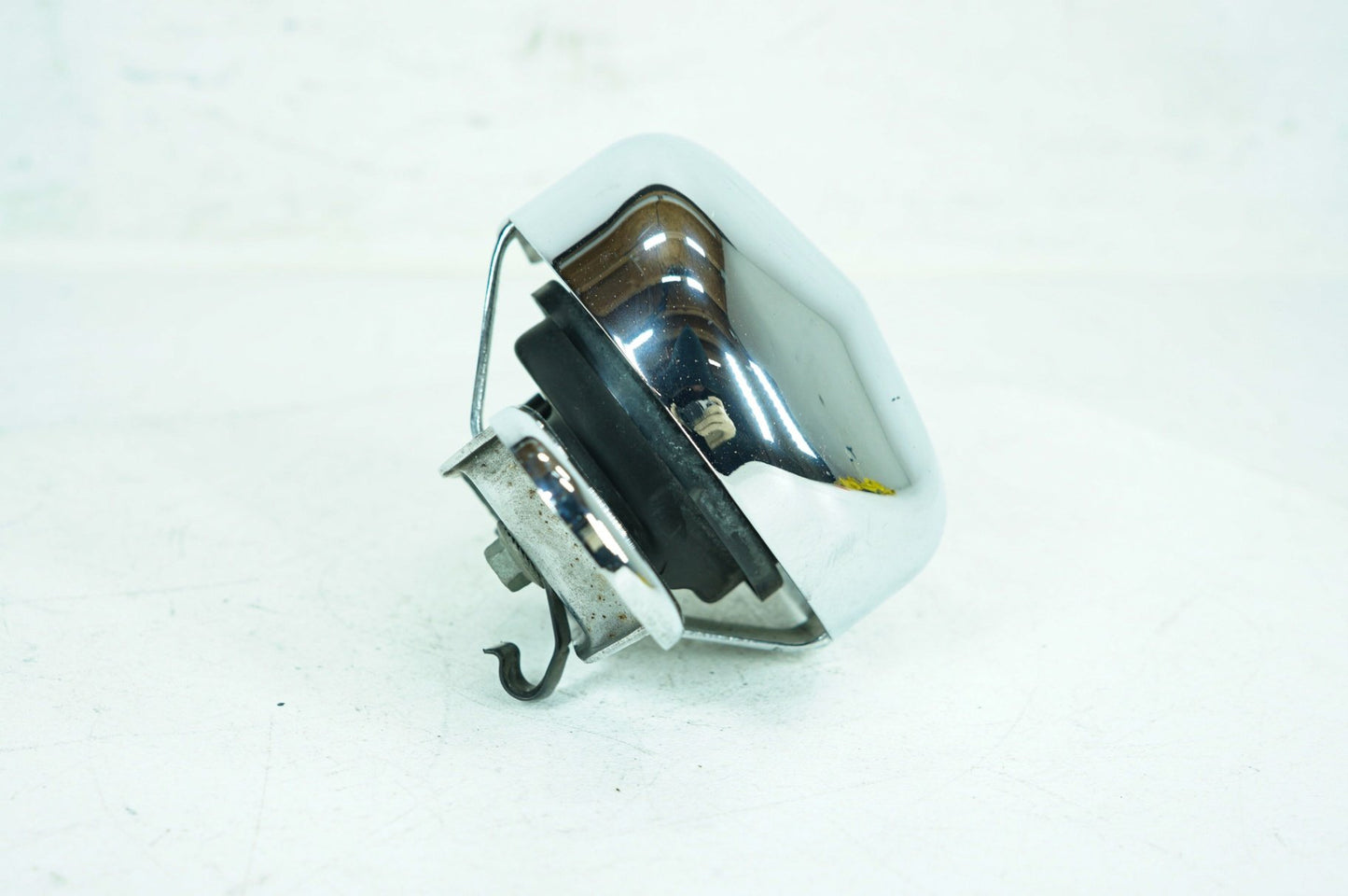 2007 - 2017 Harley-Davidson Dyna Low Rider Horn Signal Klaxon Chrome Cover 69012-93A