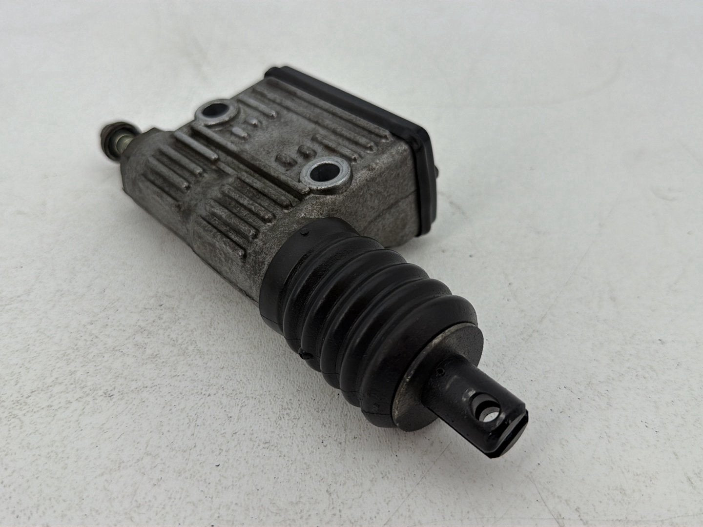 1986 - 1998 Harley-Davidson Softail Heritage Classic Rear Brake Master Cylinder Reservoir  	42468-87E