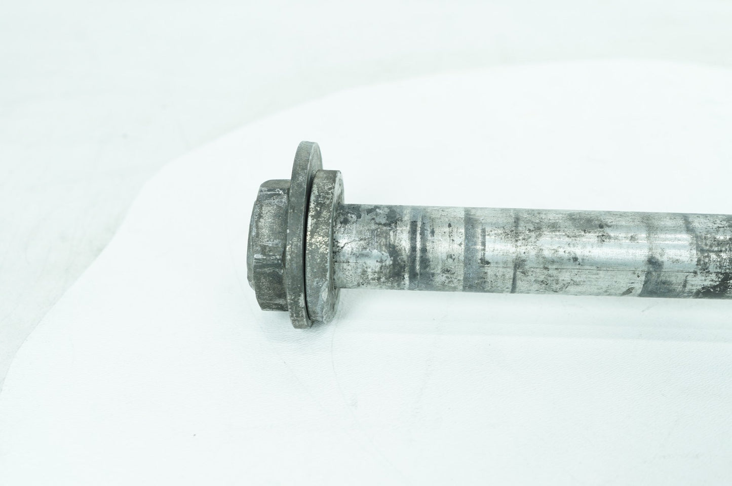 2007 - 2012 Harley-Davidson Touring Road Glide Rear Wheel Axle Bolt Shaft 41056-09