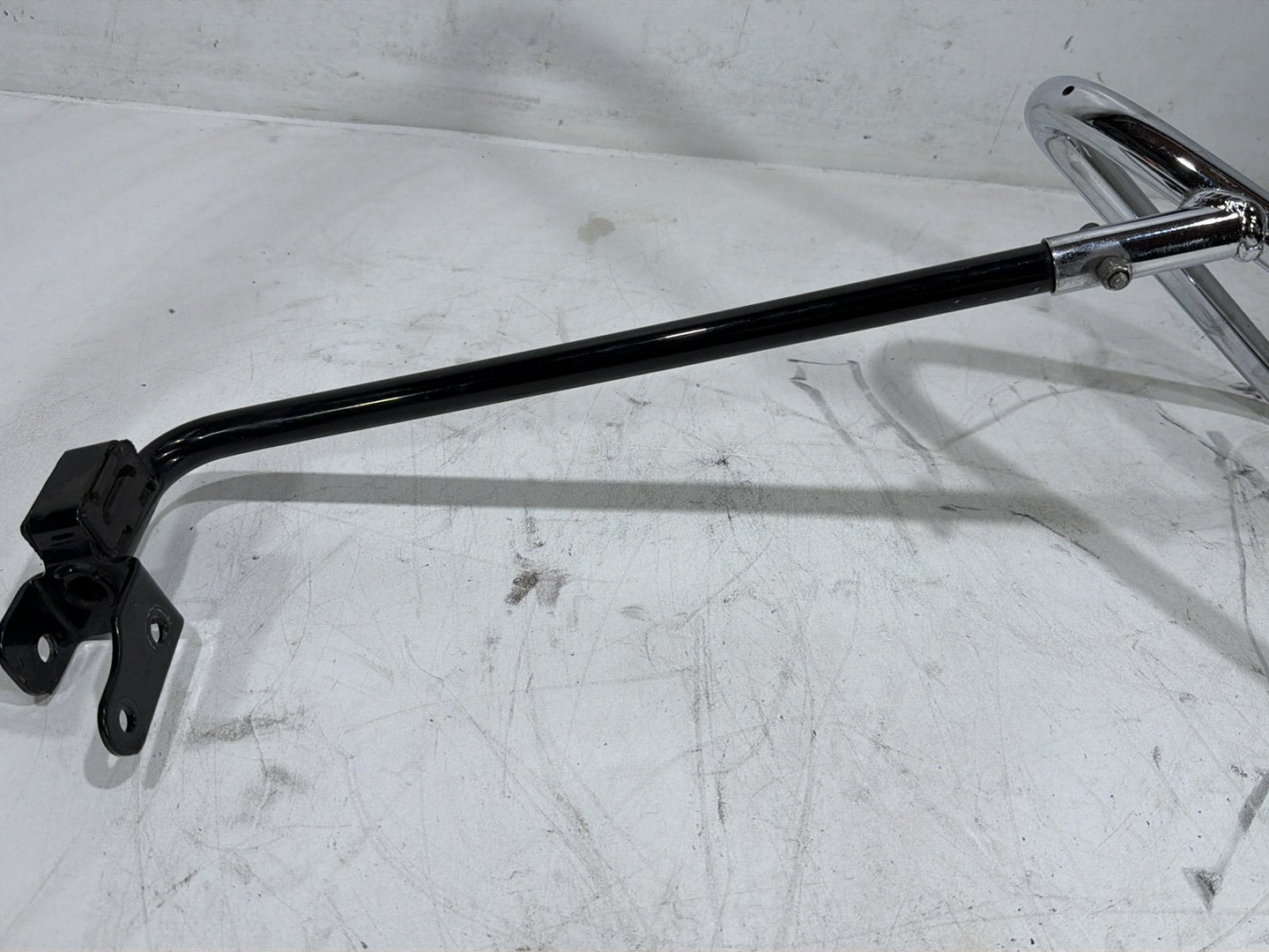 2014 Harley Electra Glide Touring Ultra OEM Rear Right Saddlebag Guard Rails Bar