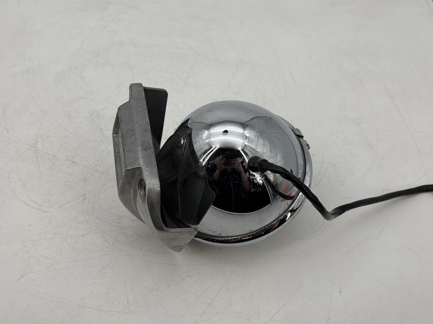 1999 - 2006 Harley-Davidson Dyna Super Glide Headlight Headlamp Head Light Halogen  	69675-05A