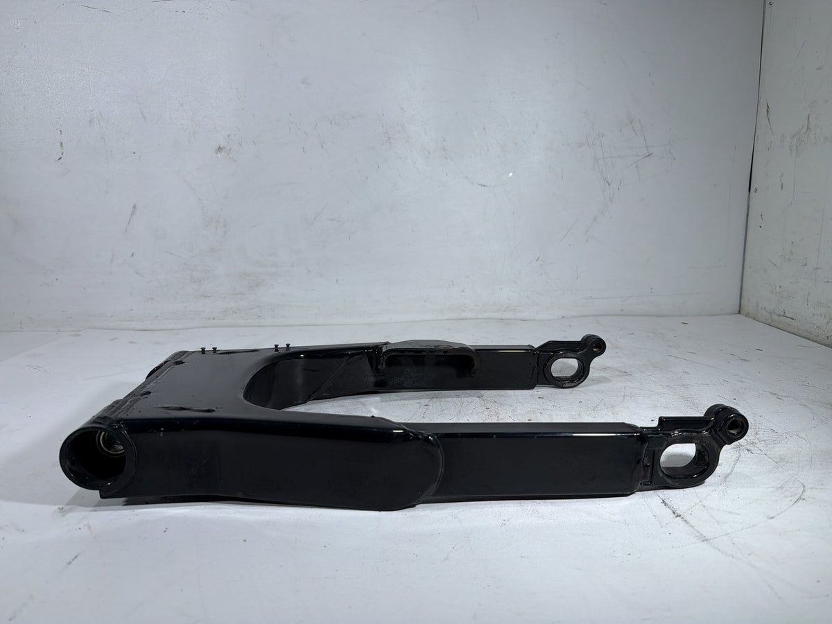2004 Harley Electra Glide Touring Ultra OEM Rear Fork Swingarm Swing Arm