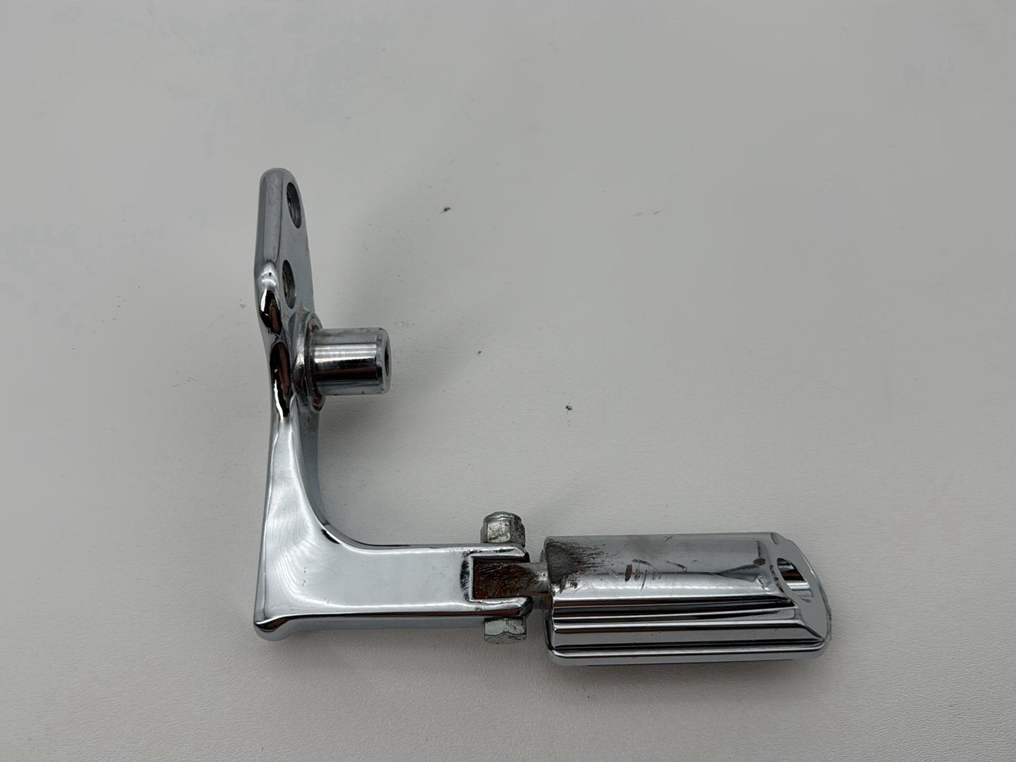 1999 - 2006 Harley-Davidson Dyna Wide Glide Right Driver Foot Controls Peg Rest 42481-92