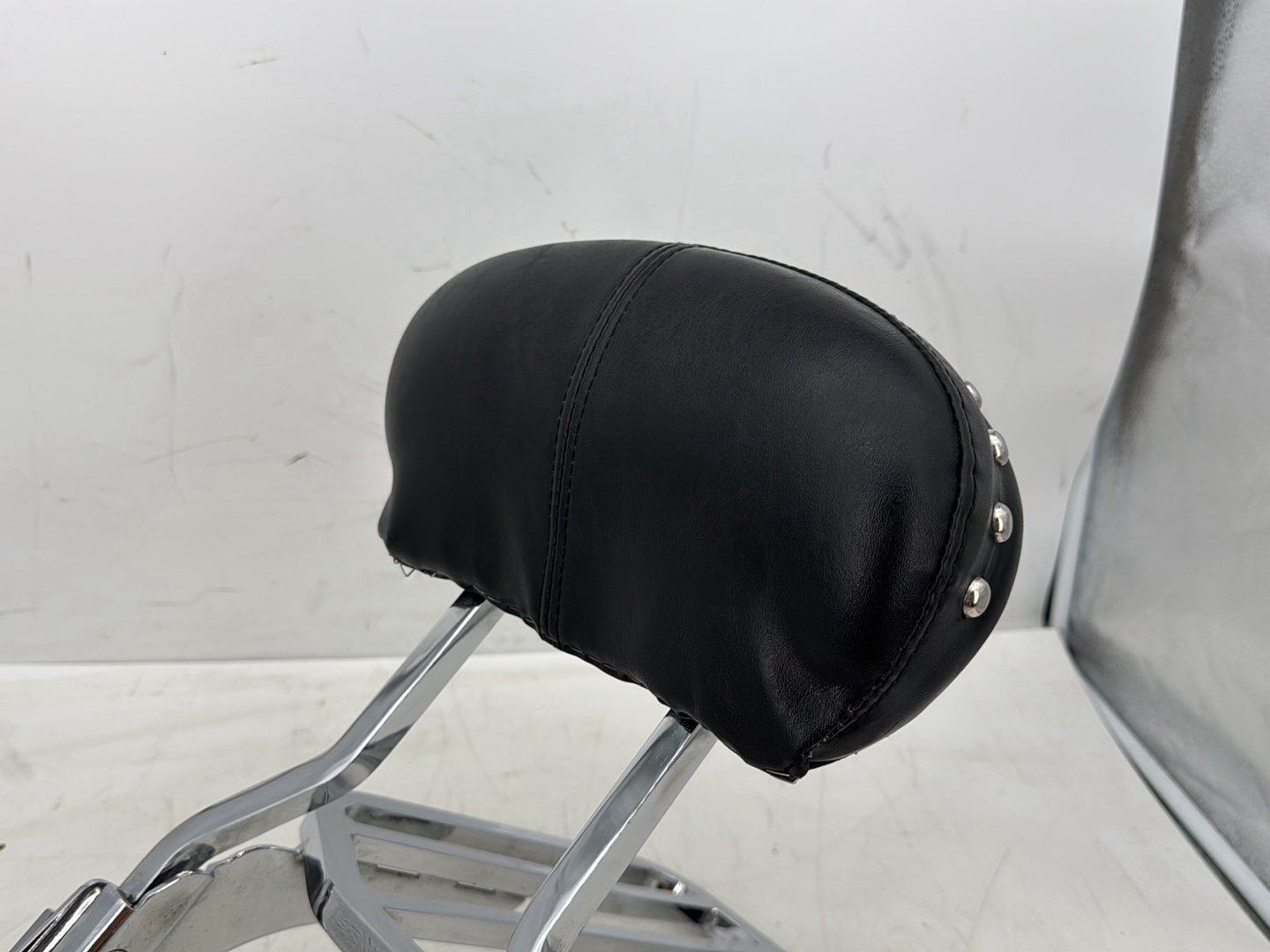 2007 Harley Softail Heritage Classic FLSTC OEM Rear Sissy Bar w/ Backrest Cushion Pad
