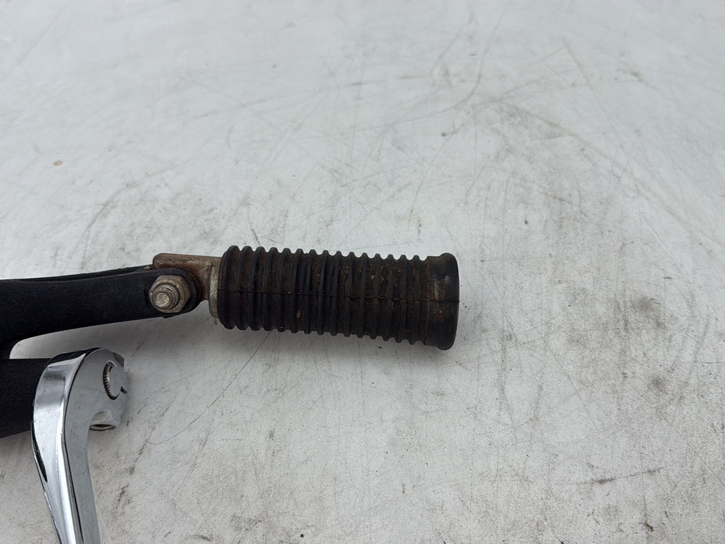 2012 Harley Dyna FXDF Fat Bob OEM Left Right Foot Brake Control Pegs