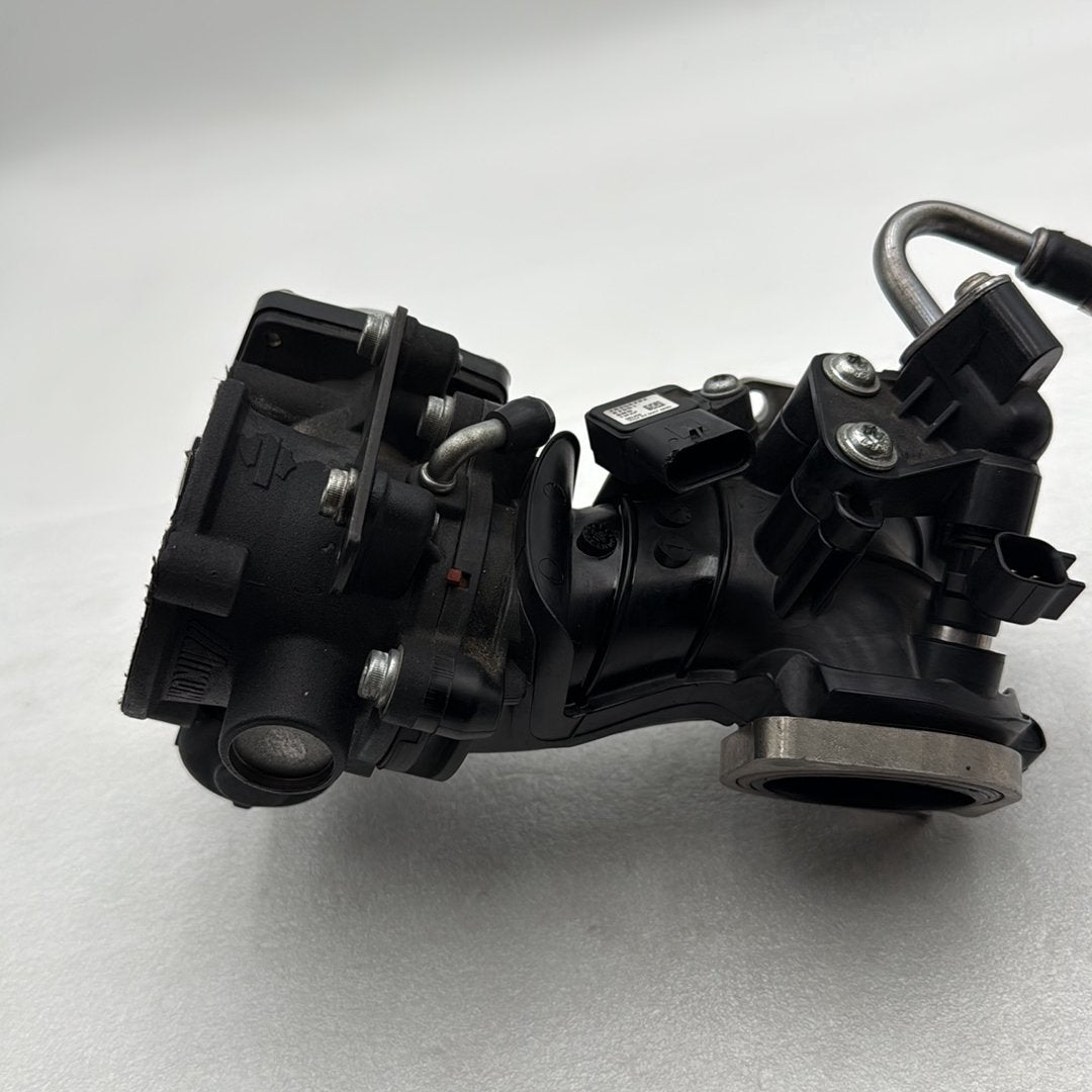 2018 - 2025 Harley-Davidson Softail Fat Bob 114 Engine Intake Manifold Throttle Body 27300122