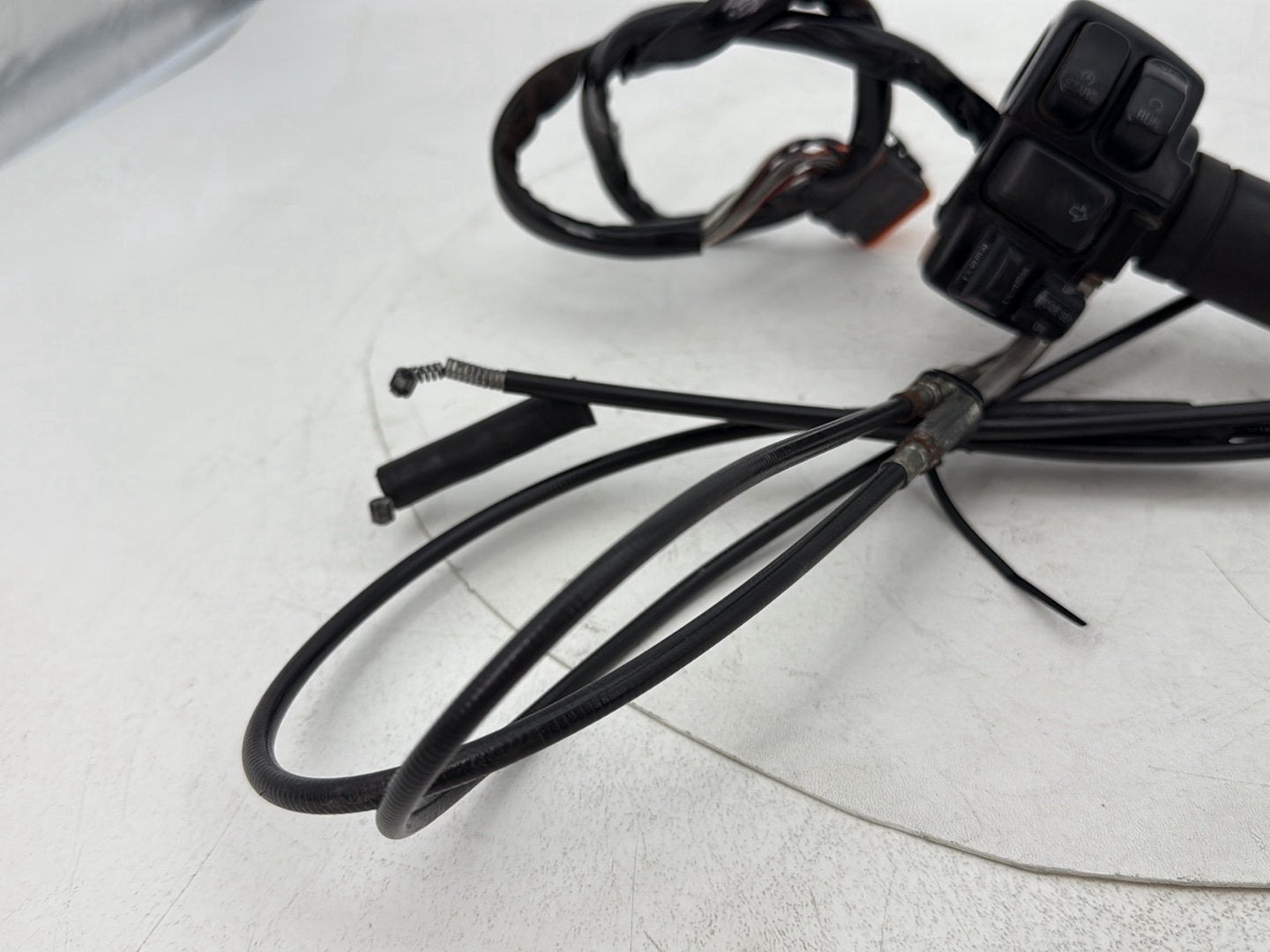 1999 - 2006 Harley-Davidson Touring Electra Glide Ultra Right Engine Start Kill Switches Controls 71684-06A