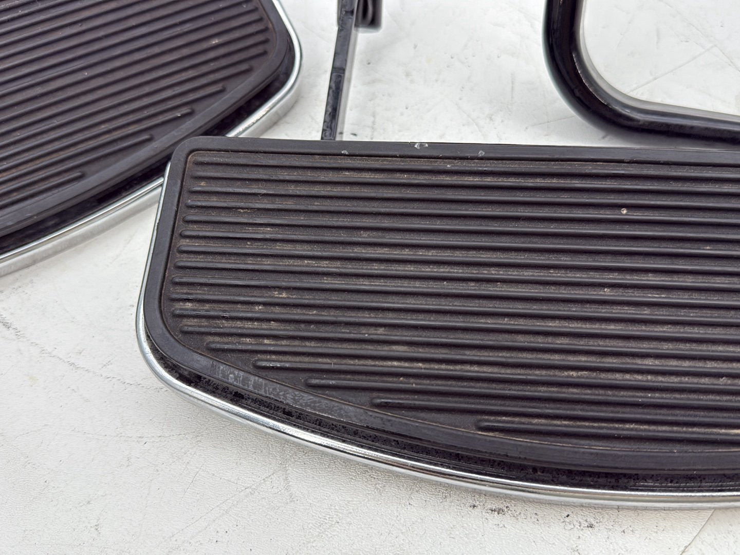 2007 - 2012 Harley-Davidson Touring Electra Glide Ultra Left Right Driver Floorboard Foot Rest 	47365-83C