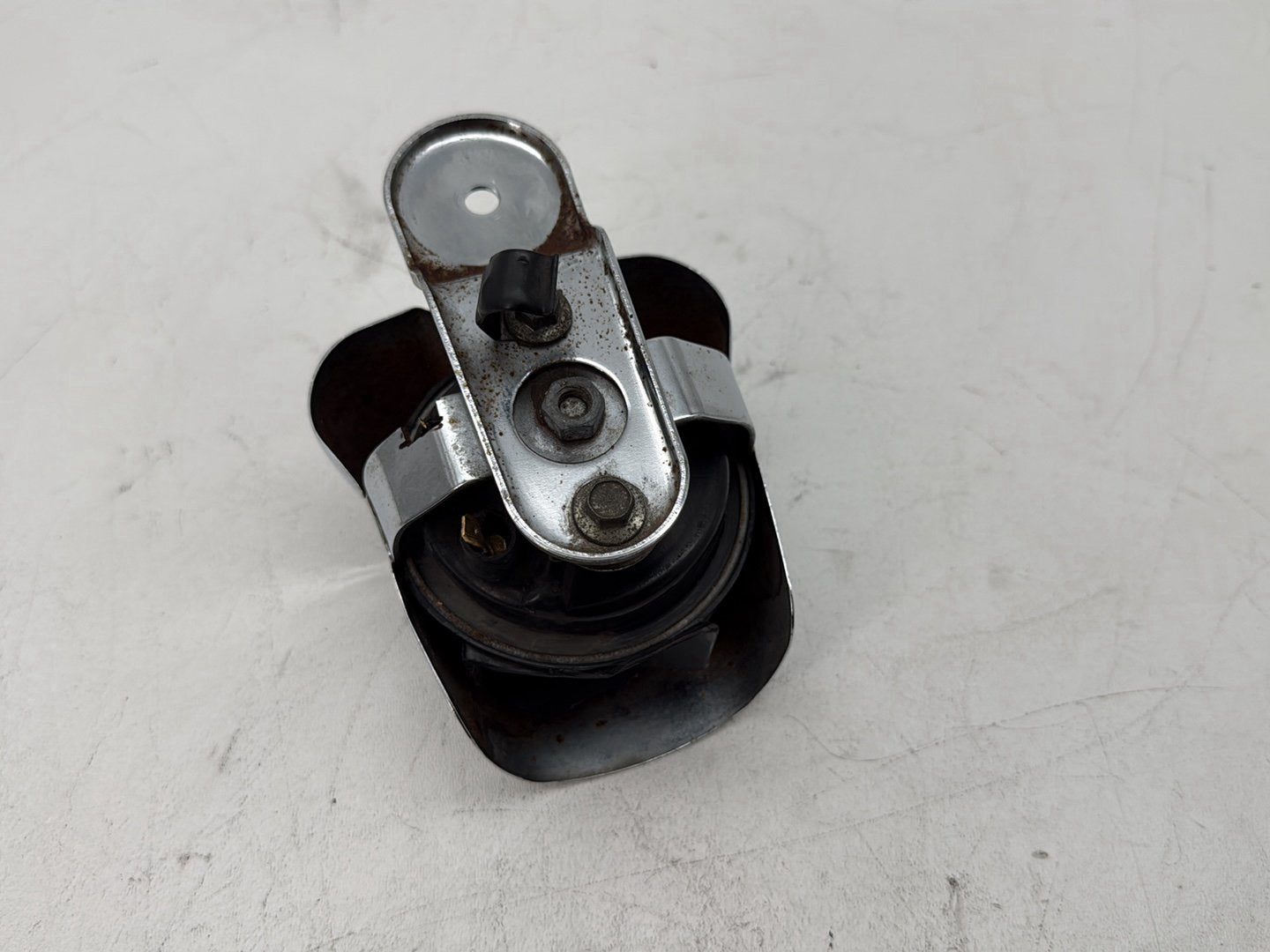 2006 Harley Touring FLHTCI Electra Glide Classic OEM Horn Signal Klaxon Chrome Cover