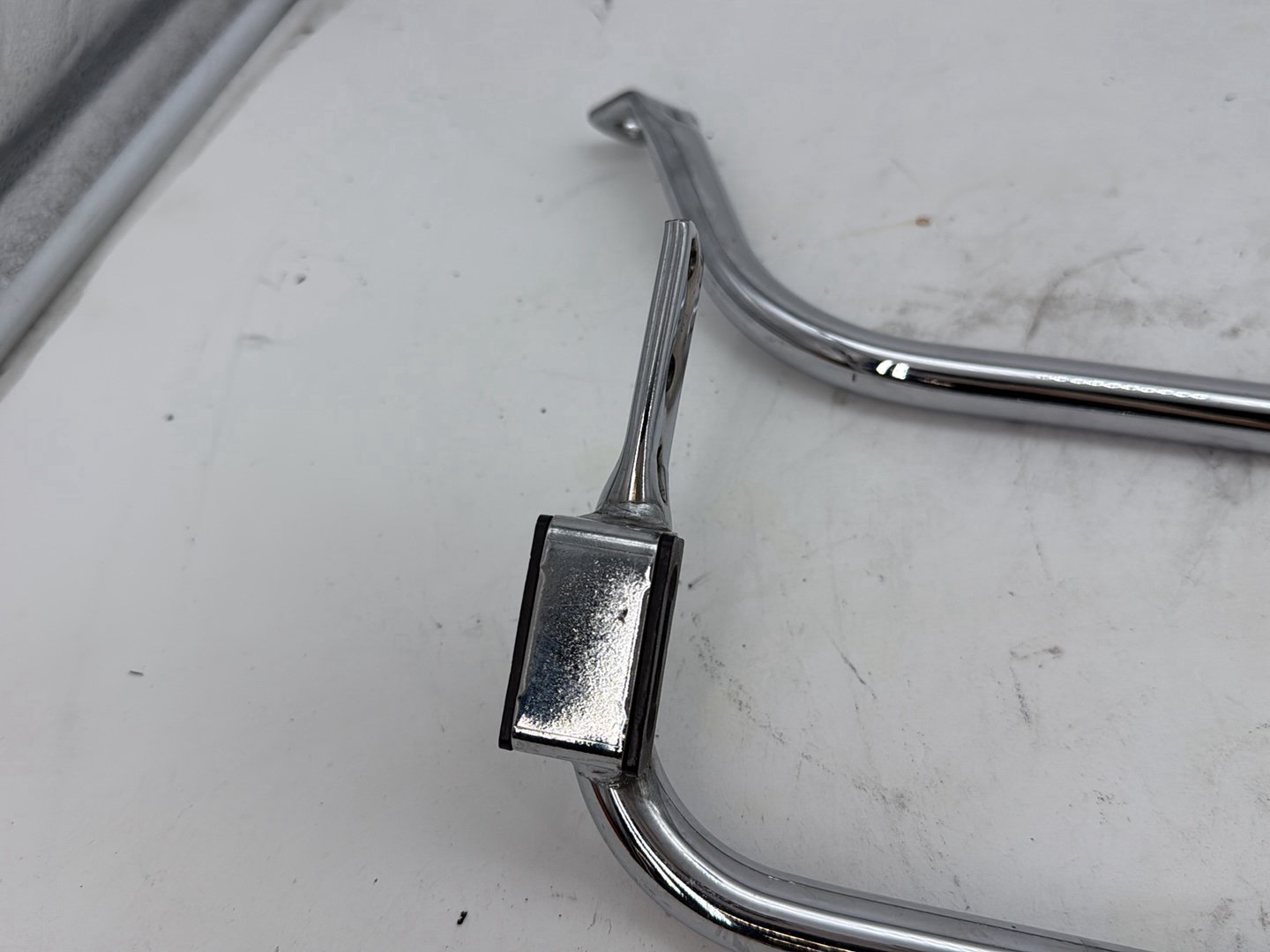 2007 Harley Street Glide Touring FLHX OEM Rear Left Right Saddlebag Guard Rails Bar