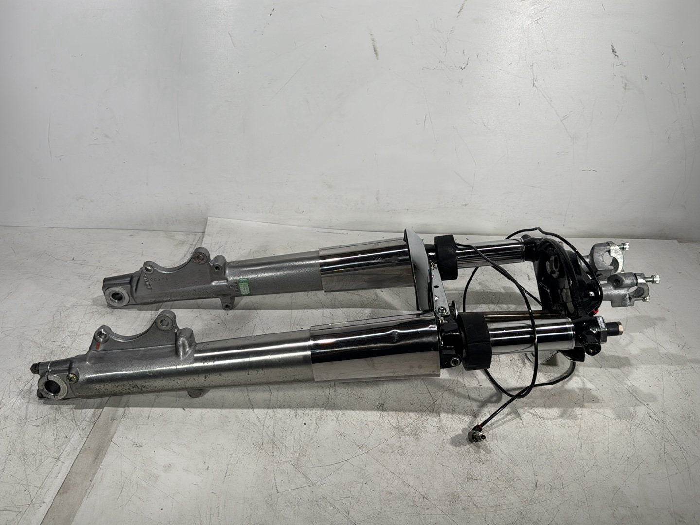 1998 Harley Touring FLHTCUI Electra Glide Ultra OEM Front Triple Tree Set & LH RH Fork Legs Sliders