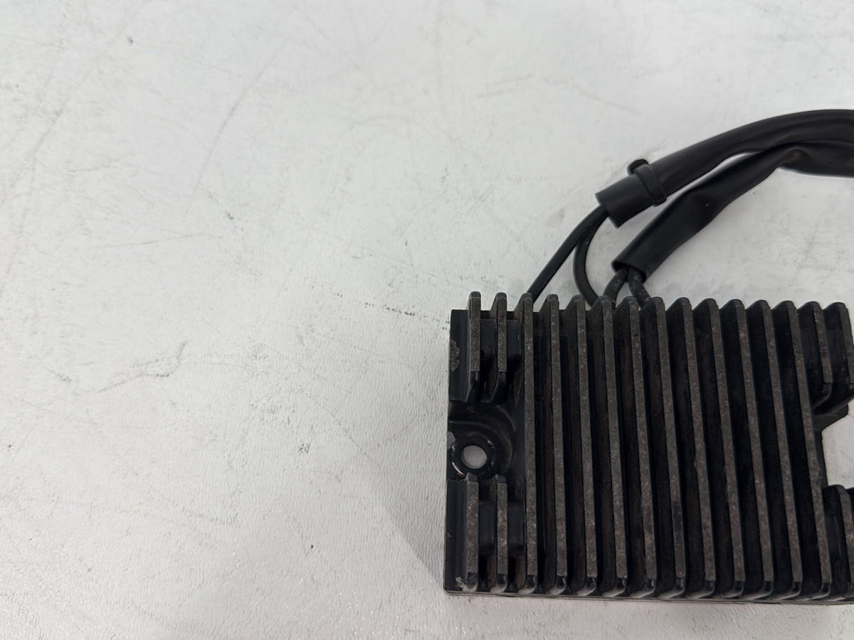 2005 Harley Sportster XL883C 883 Custom OEM Voltage Regulator Rectifier 74523-04