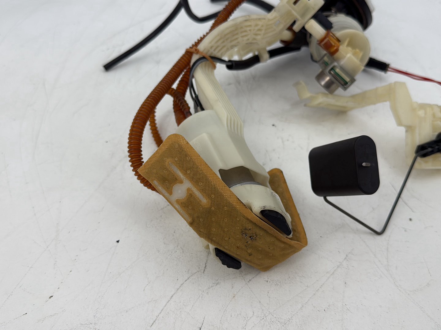 2011 Harley Electra Glide Ultra FLHTK OEM Fuel Pump Gas Gasoline Petrol Sending