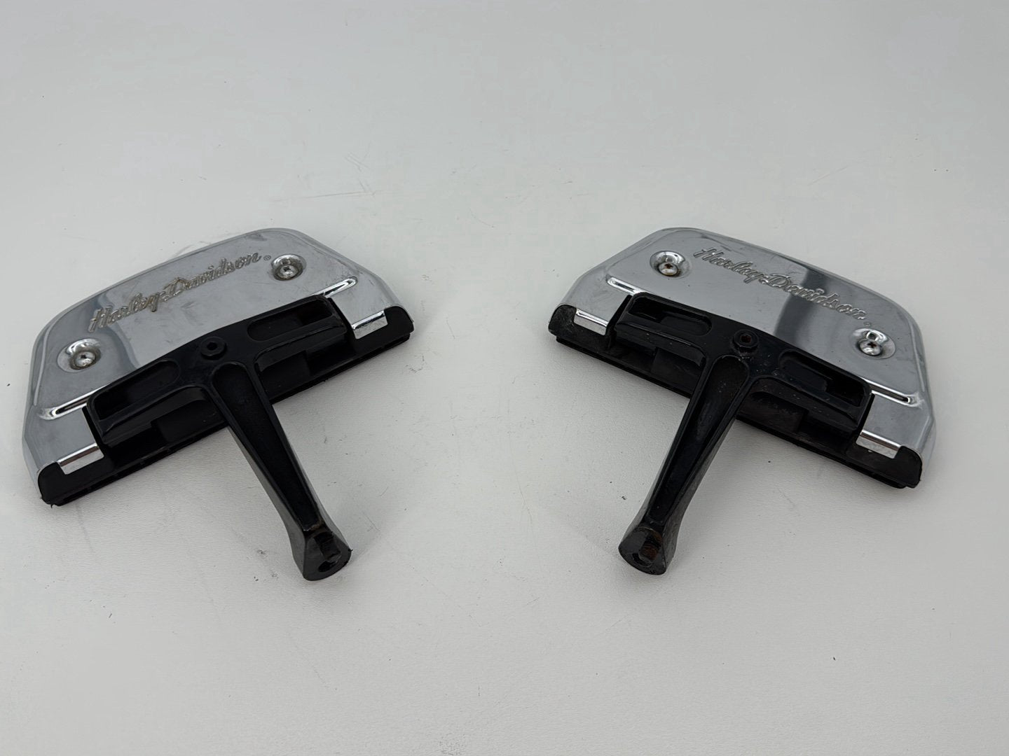 1999 - 2006 Harley-Davidson Touring Electra Glide Classic Left & Right Passenger Floorboard Foot Rest 52719-93B