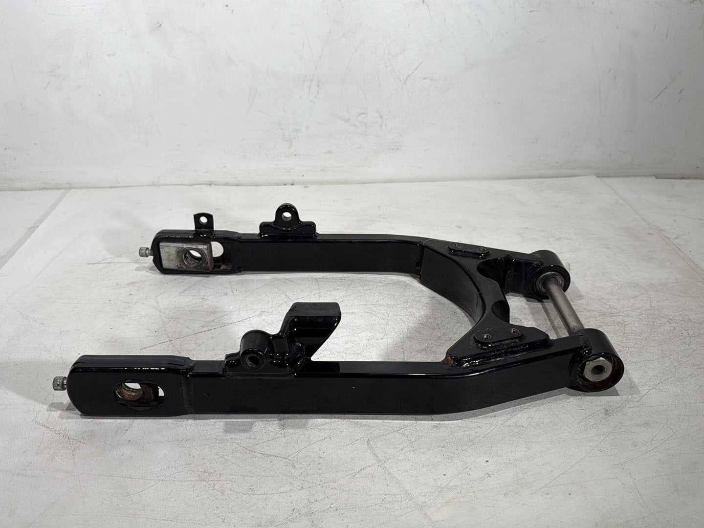 2006 Harley Dyna Super Glide FXDI OEM Rear Fork Swingarm Swing Arm