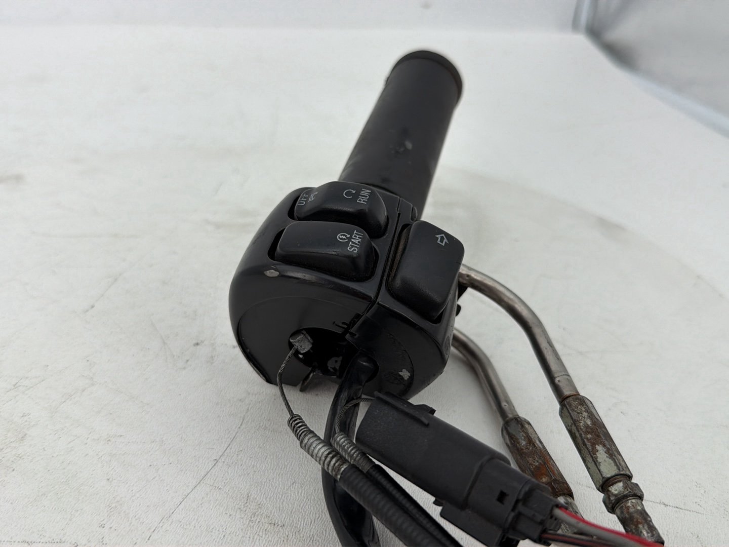 2007 - 2017 Harley-Davidson Dyna Super Glide Custom Right Engine Start Kill Switches Controls 71589-96B , 56421-06